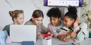 Australia Melarang Anak Dibawah Usia 16 Tahun Bermain Media Sosial