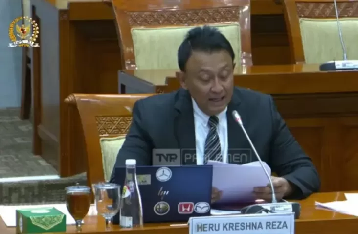 Apakah Pajangan Tersangka saat Konferensi Pers Terlalu Sensasionalis atau Perlindungan Hukum yang Berlebihan? Pendapat Calon Dewas KPK Mengemuka