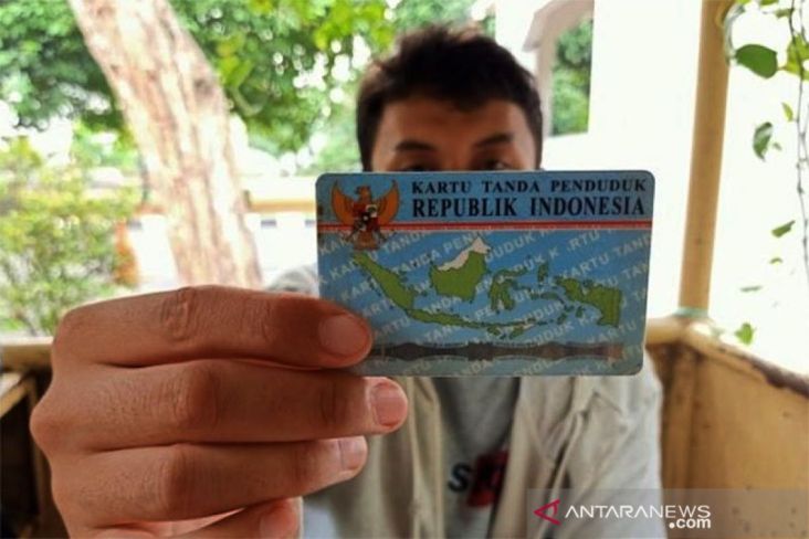 Mengintip Bahaya Selfie dengan KTP: Apa yang Terjadi Jika Kamu Melakukannya? Simak Penjelasannya!
