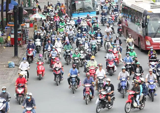 Bisa Diterapkan pada Indonesia, Aturan Baru Vietnam Bikin Pengendara Mikir Dua Kali Buat Terobos Lampu Merah