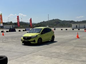 Gaji Rp5 Juta, Mau Kredit Mobil? Jangan Sampai Kere di tempat Tengah Jalan!