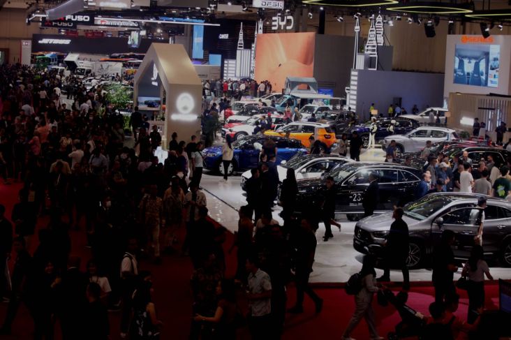 Industri Otomotif Terkapar, Dihantam PPN 12% kemudian Penyusutan KelasMenengah
