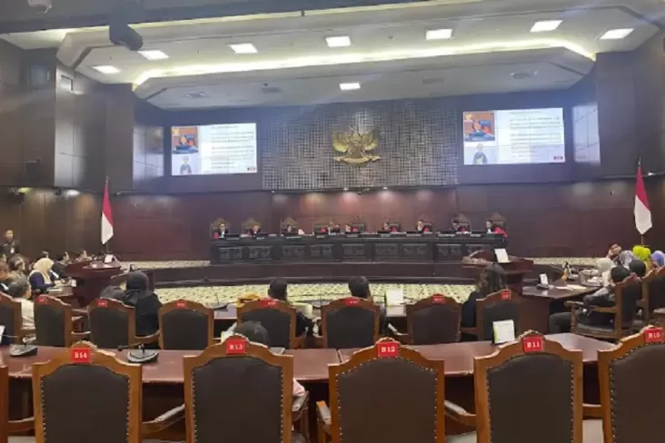 MK Tolak Gugatan Soal Pilihan Tidak Beragama Dalam KTP juga KK