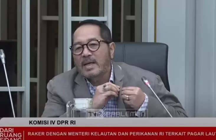 Polemik Pagar Laut, Legislator Golkar Firman Soebagyo Lepas Lencana DPR pada Depan Menteri Trenggono