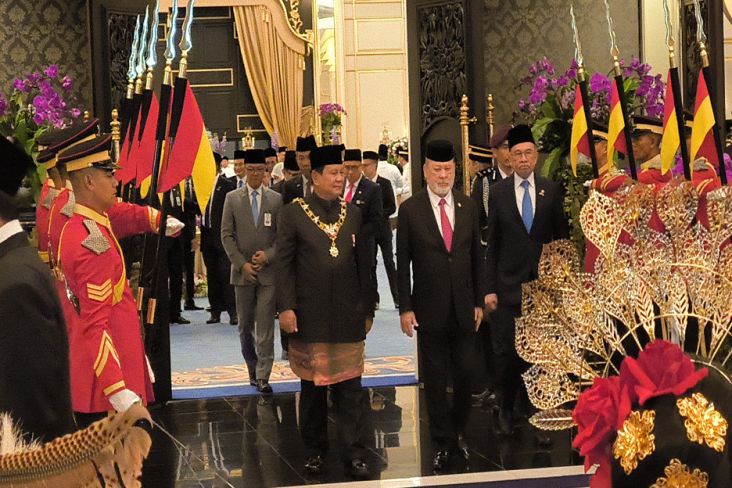 Prabowo Terima Penghargaan DK I dari Kesultanan Johor Tanah Melayu