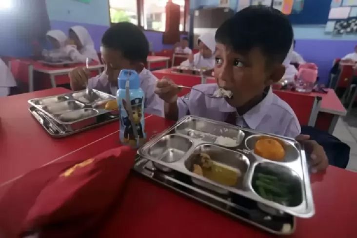 Survei Indikator Politik: 87,1% Komunitas Dukung Rencana Makan Bergizi Gratis