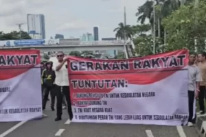 Gelar Aksi Simpatik di dalam DPR, Pergerakan Rakyat Minta DPR Sahkan RUU TNI