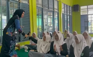 Senator Siti Aseanti Perkuat Pemahaman Skor Kebangsaan ke Pelajar Kapuas