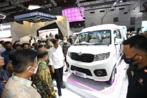 Jokowi Digugat Calon Pembeli Mobil Esemka