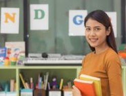 Poster Hari Guru 2025: Kreatif dan Estetik untuk 25 November