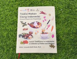 Buku Tradisi Makan Siang Indonesia dan Pengalaman Berharga