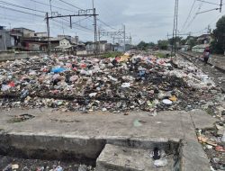 Sampah di Rel Tanjung Priok: Ancaman Serius bagi Keselamatan Penumpang KRL
