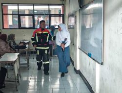 Cerita Roro, Siswi Cimahi yang Pilih Damkar Ambil Raport Sekolah