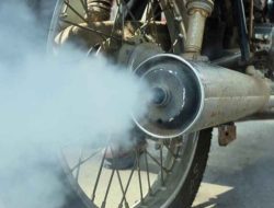 Knalpot Motor Keluar Asap Putih, Tanda Normal atau Masalah Mesin? Ini Penjelasan Lengkap