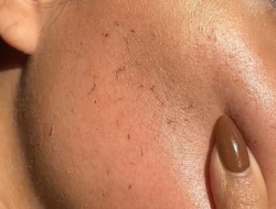 8 alasan makeup mama menggumpal. Ini solusinya!