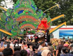 Gubernur Jatim Khofifah Berduet dengan Valen, Runner Up D’Academy 7 dalam Acara Meriah