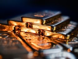 Emas tembus US$5.000, Pasar dihantui Kebijakan Trump