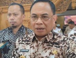 Ribuan warga Pati rayakan penangkapan Bupati Sudewo oleh KPK, ada yang cukur gundul