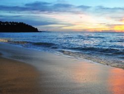 Pantai Terindah Priangan Timur yang Wajib Dikunjungi
