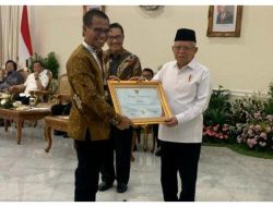 Dahlan Dahi Terima PWI Awards 2026, Munir Puji Sosok Tulus Ikhlas Selesaikan Konflik