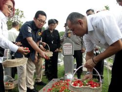 Cinta Sejati Jenderal Hoegeng: Menolak TMP Kalibata untuk Bersemayam di Samping Istri