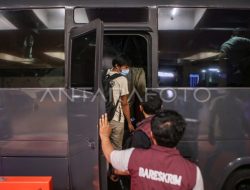 12 Korban Dugaan TPPO Jawa Barat Keluar dari TRUK F, Naik Mobil Putih ke Bandara Frans Seda