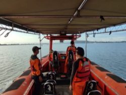 Dua Orang Terseret Ombak di Pantai Purnama, Satu Hilang