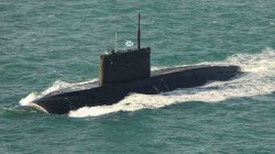 Kerajaan Inggris Turunkan Fregat dan Helikopter Pantau Kapal Selam Rusia