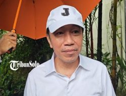 Jokowi Tertawa di Solo, Isu Beri Rp50 Miliar ke Rismon Sianipar Dinilai Tak Masuk Akal