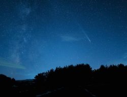 5 fakta mengagumkan hujan meteor Pi Puppid yang muncul di senja!